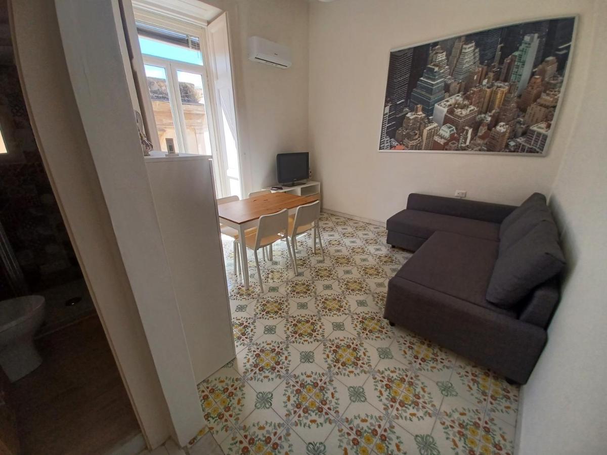 A Casa Di Nonna Ida, Nel Cuore Pulsante Di Napoli Ngoại thất bức ảnh